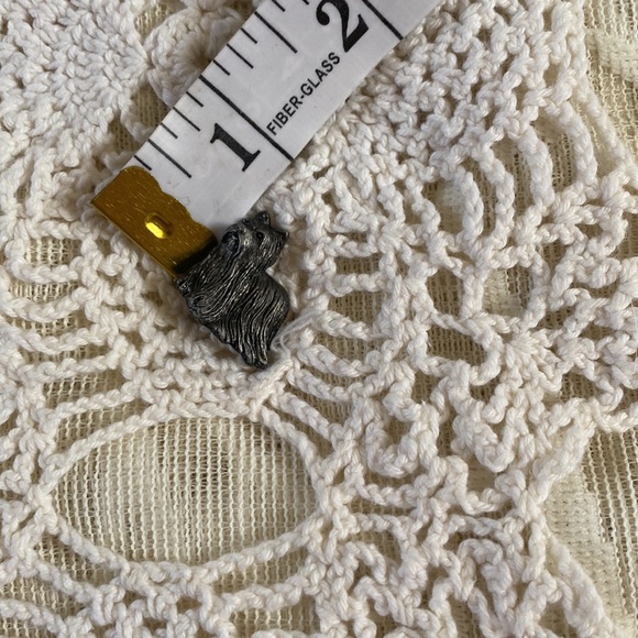 Tiny Yorkshire Terrier/ Yorkie pin brooch - Picture 6 of 6